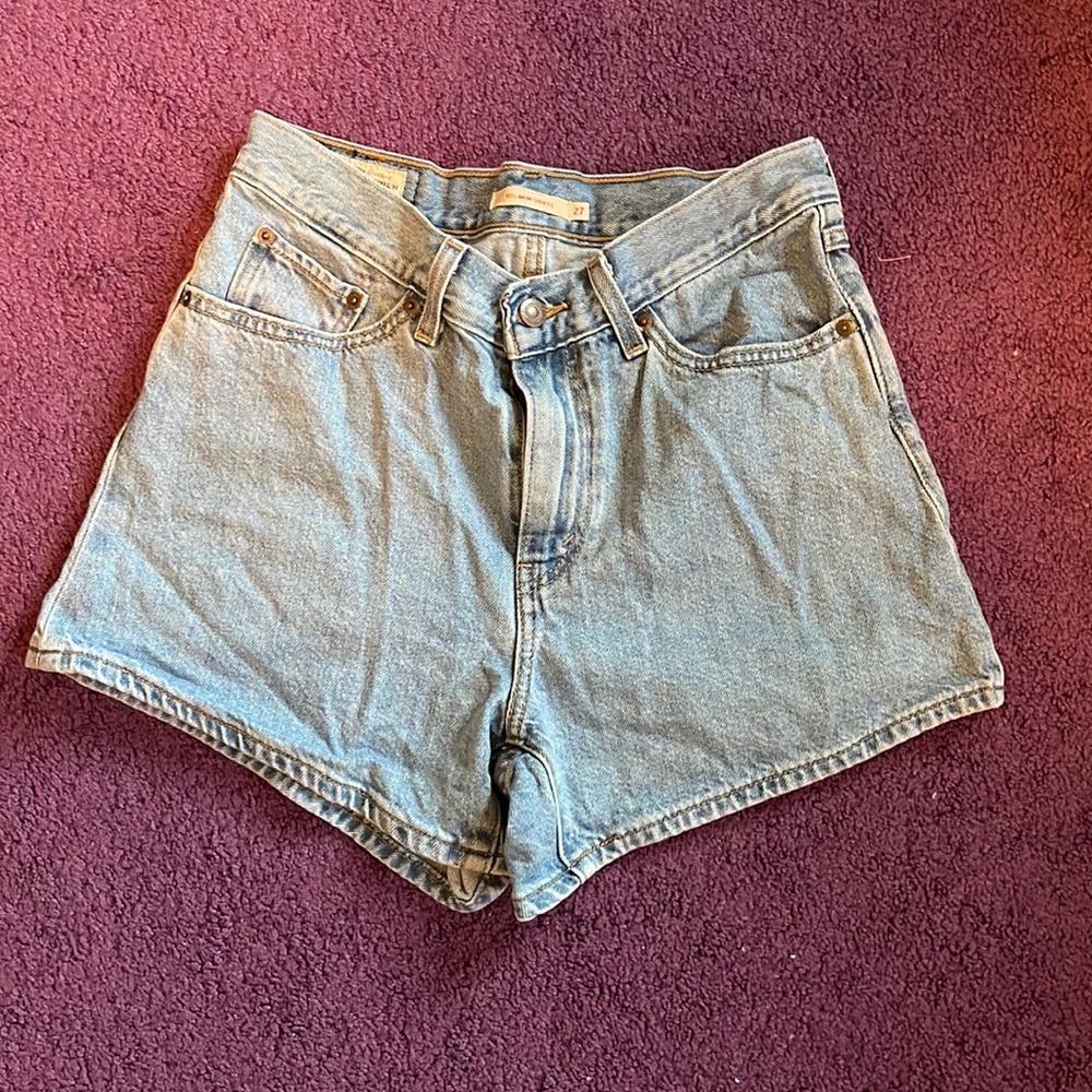 COPY - Levi’s. 80’s mom shorts. Size 27. All other measurements included in pic…
